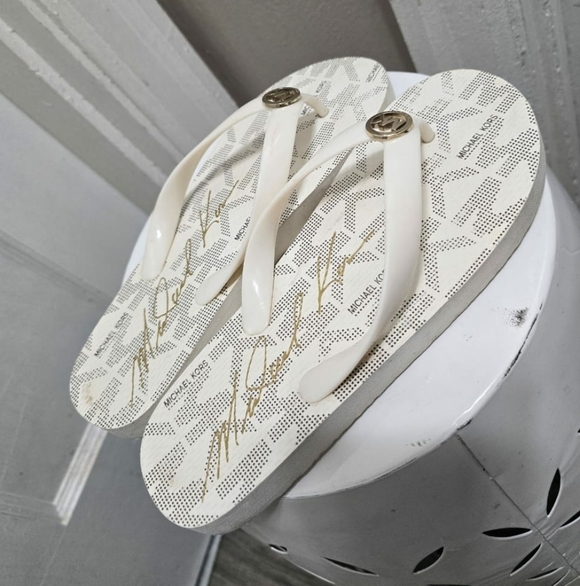 Michael Kors MK Flip Flops Open MK Monogram/Vanilla Women's Size 8 🌴 - Picture 4 of 6